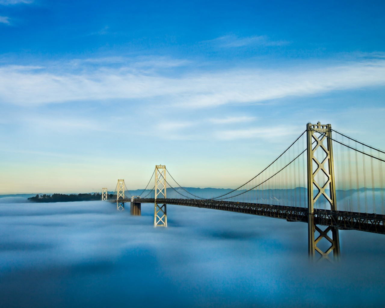 El puente de la Bahía de San Francisco-Oakland