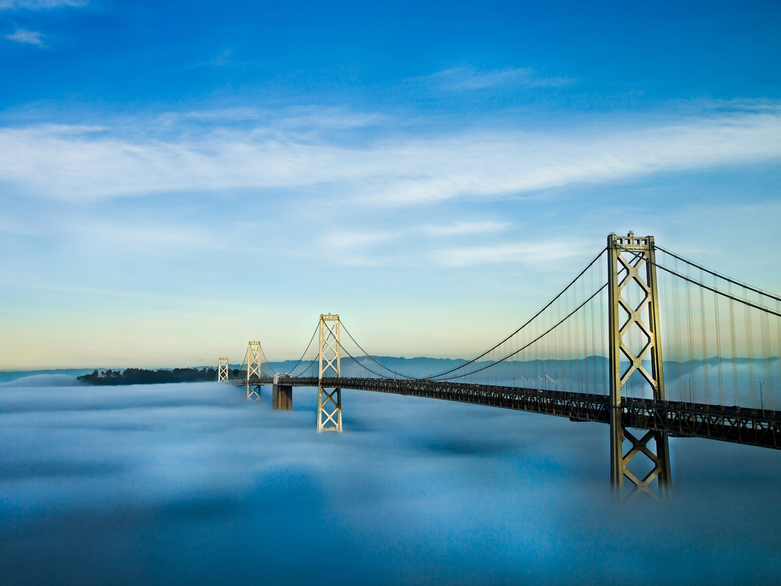 El puente de la Bahía de San Francisco-Oakland