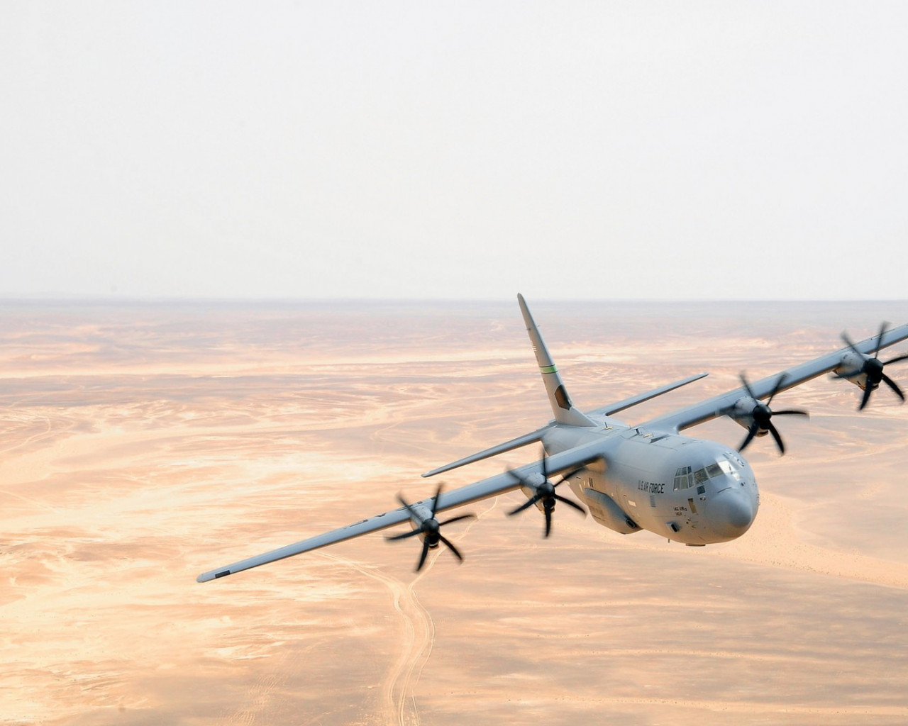 lockheed martin c-130j super hercules en el cielo