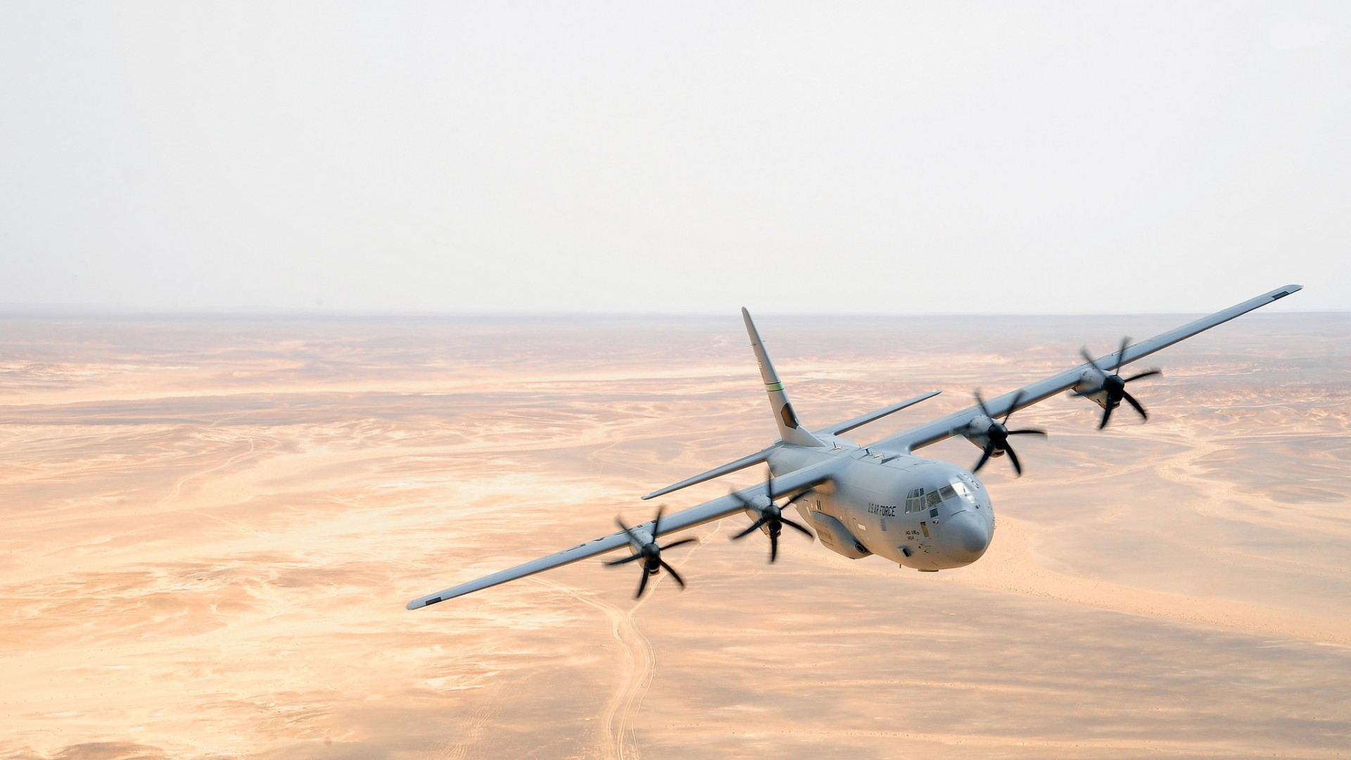 lockheed martin c-130j super hercules en el cielo